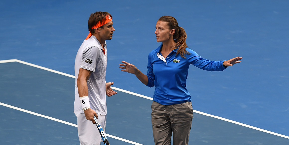 Spain's David Ferrer (L) speaks with Eva Asderaki-Moore as the roof is closed due to an impending storm during his quarterfinal against Britain's Andy Murray at Australian Open 2016; Getty Images