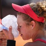 Laura Siegemund cools off during her 46 46 defeat by Simona Halep. Photo: Getty Images