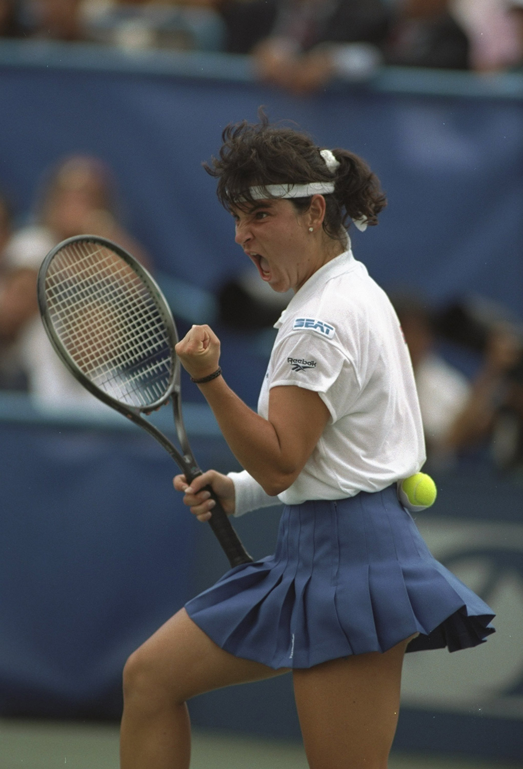 toetje verzameling Vel Arantxa Sanchez Vicario player with a ball clip for much of her career.  Photo: Getty Images | Tennismash