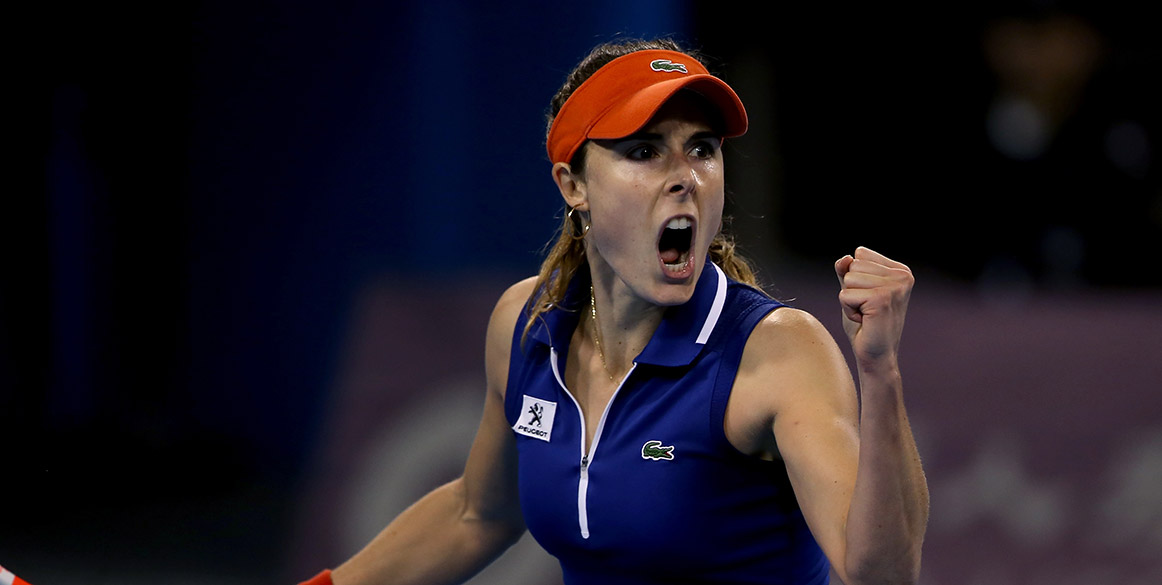 Tense handshake between and Kerber Tennismash